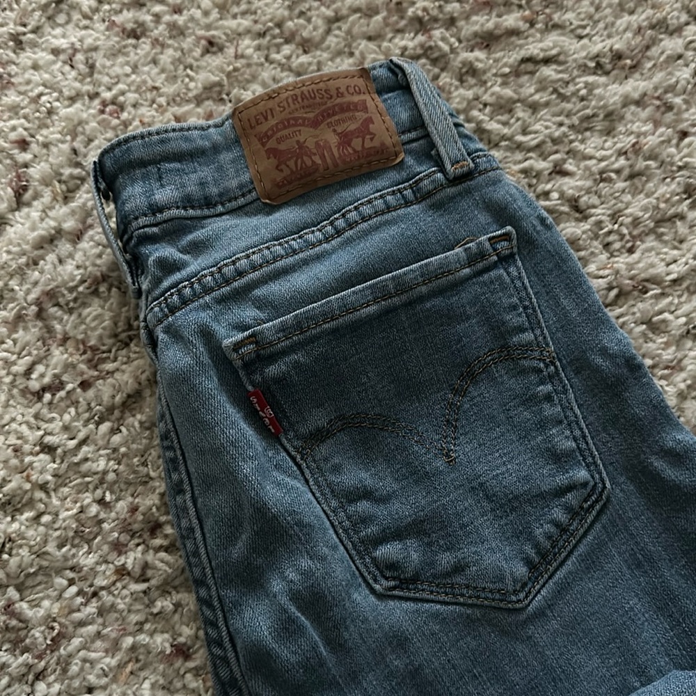 Levi’s skinny light wash jeans